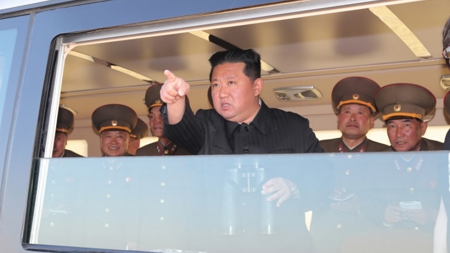 Triều Tiên khoe sức mạnh quân sự “bất khả chiến bại”, Hàn Quốc thúc giục đối thoại